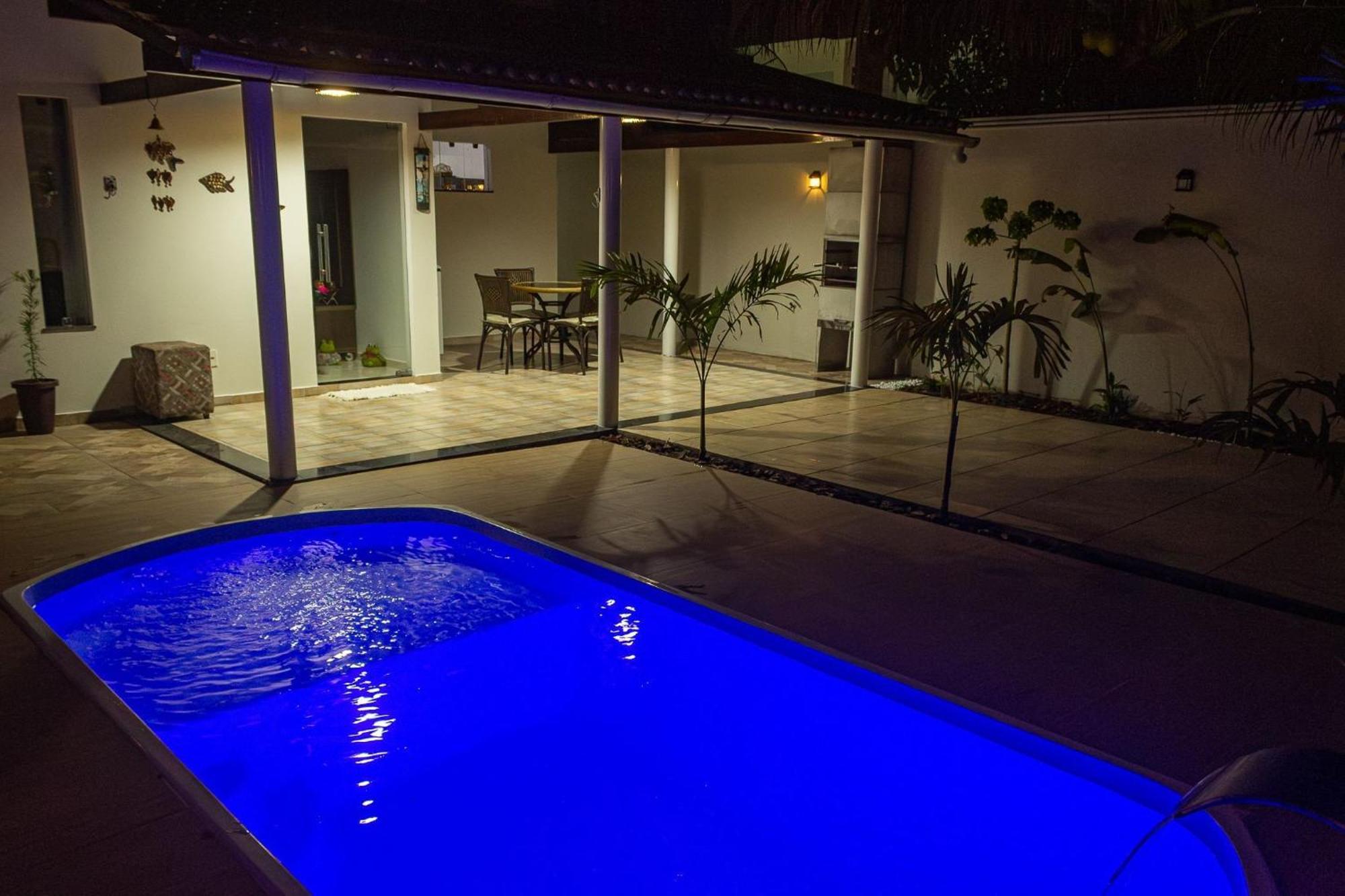 Casa Privativa De 3 Quartos Com Piscina Com Aquecimento Solar A 800m Praias De Taperapuan, Ar Condicionado, Wifi 110mbps, Churrasqueira, Garagem 02 Carros *