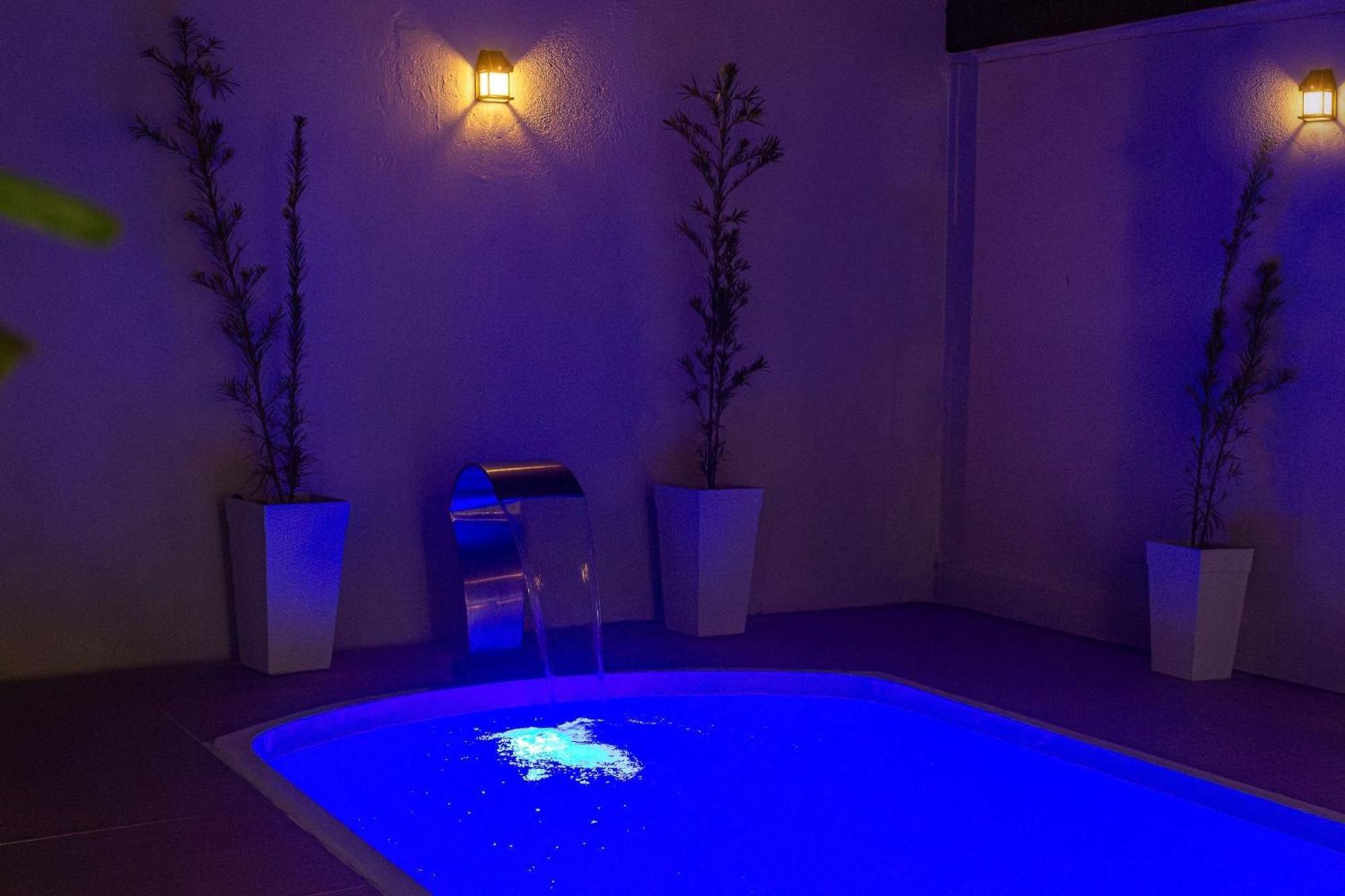 Casa Privativa De 3 Quartos Com Piscina Com Aquecimento Solar A 800m Praias De Taperapuan, Ar Condicionado, Wifi 110mbps, Churrasqueira, Garagem 02 Carros