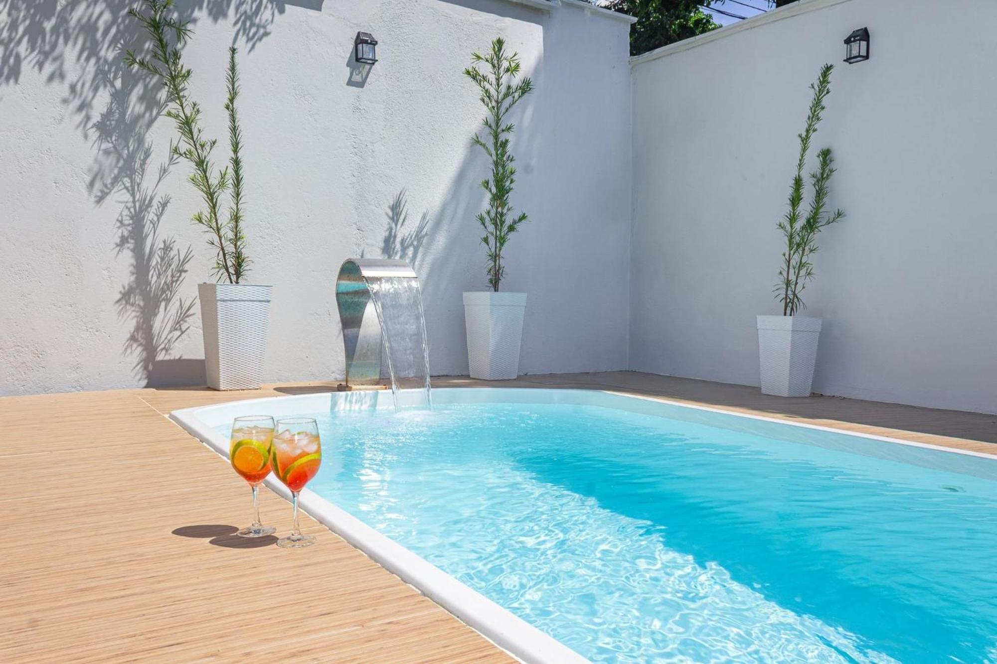 Casa de Férias Casa Privativa De 3 Quartos Com Piscina Com Aquecimento Solar A 800m Praias De Taperapuan, Ar Condicionado, Wifi 110mbps, Churrasqueira, Garagem 02 Carros