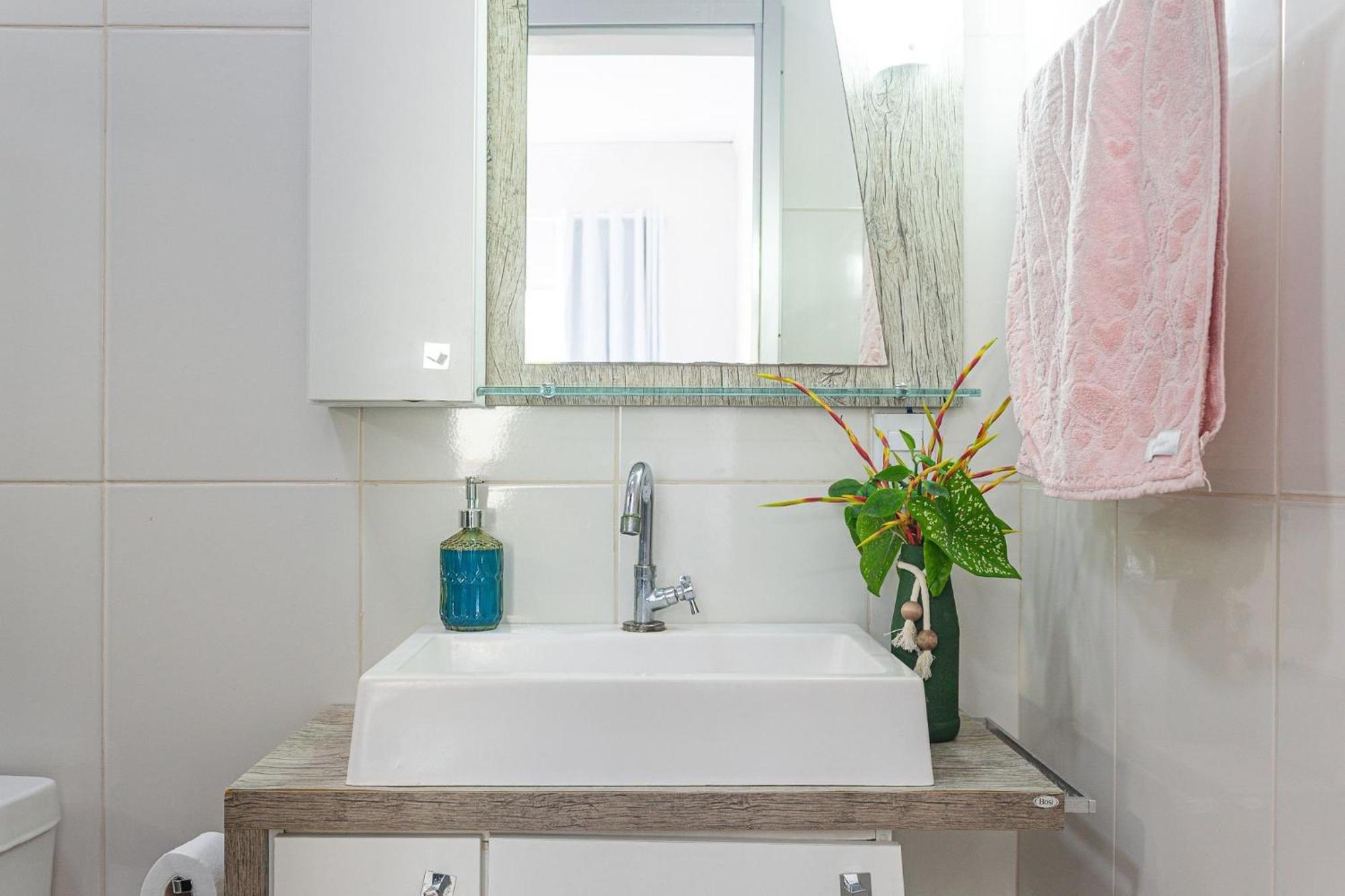 Casa Privativa De 3 Quartos Com Piscina Com Aquecimento Solar A 800m Praias De Taperapuan, Ar Condicionado, Wifi 110mbps, Churrasqueira, Garagem 02 Carros * Porto Seguro