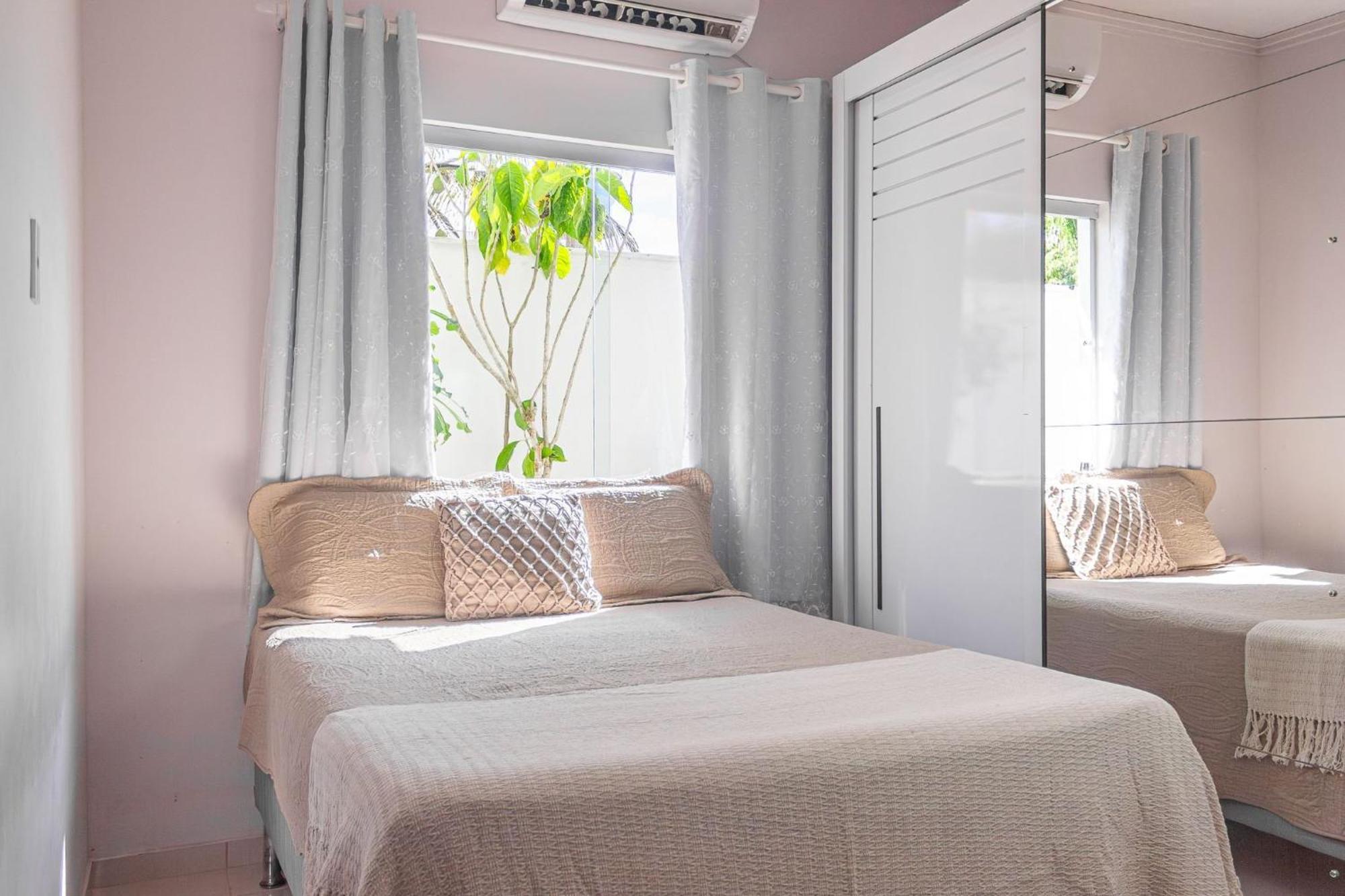 Casa Privativa De 3 Quartos Com Piscina Com Aquecimento Solar A 800m Praias De Taperapuan, Ar Condicionado, Wifi 110mbps, Churrasqueira, Garagem 02 Carros Casa de Férias