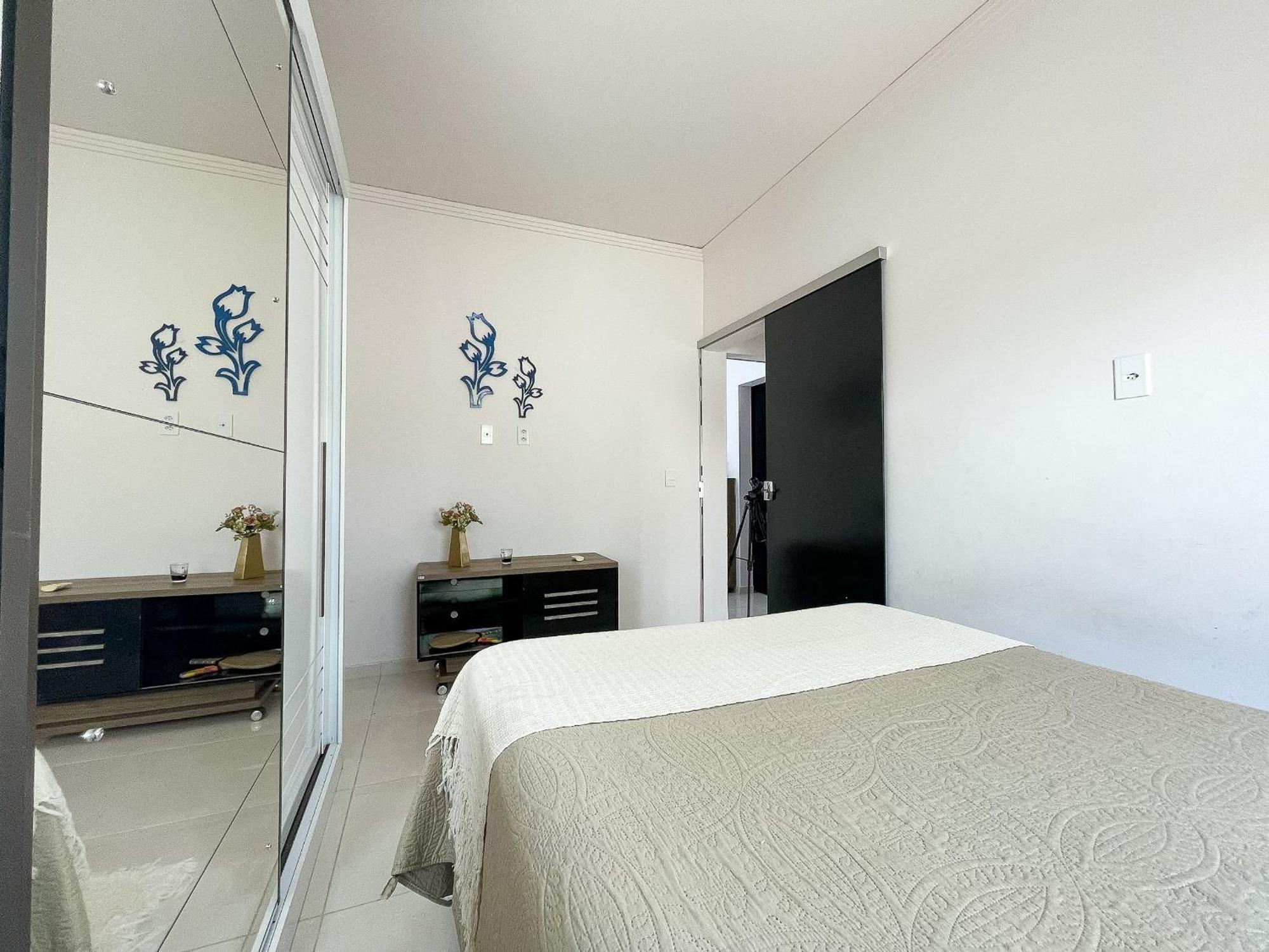 Casa Privativa De 3 Quartos Com Piscina Com Aquecimento Solar A 800m Praias De Taperapuan, Ar Condicionado, Wifi 110mbps, Churrasqueira, Garagem 02 Carros * Porto Seguro