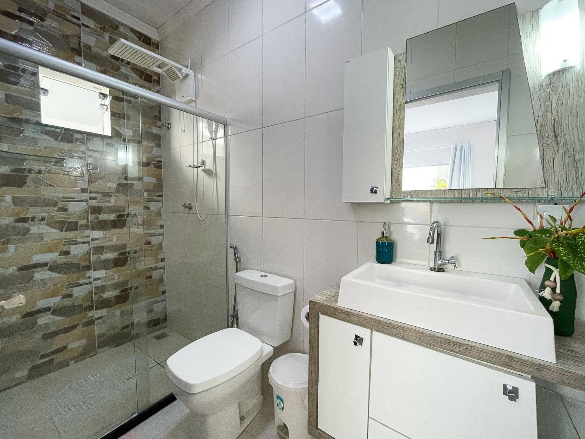 Casa Privativa De 3 Quartos Com Piscina Com Aquecimento Solar A 800m Praias De Taperapuan, Ar Condicionado, Wifi 110mbps, Churrasqueira, Garagem 02 Carros * Porto Seguro
