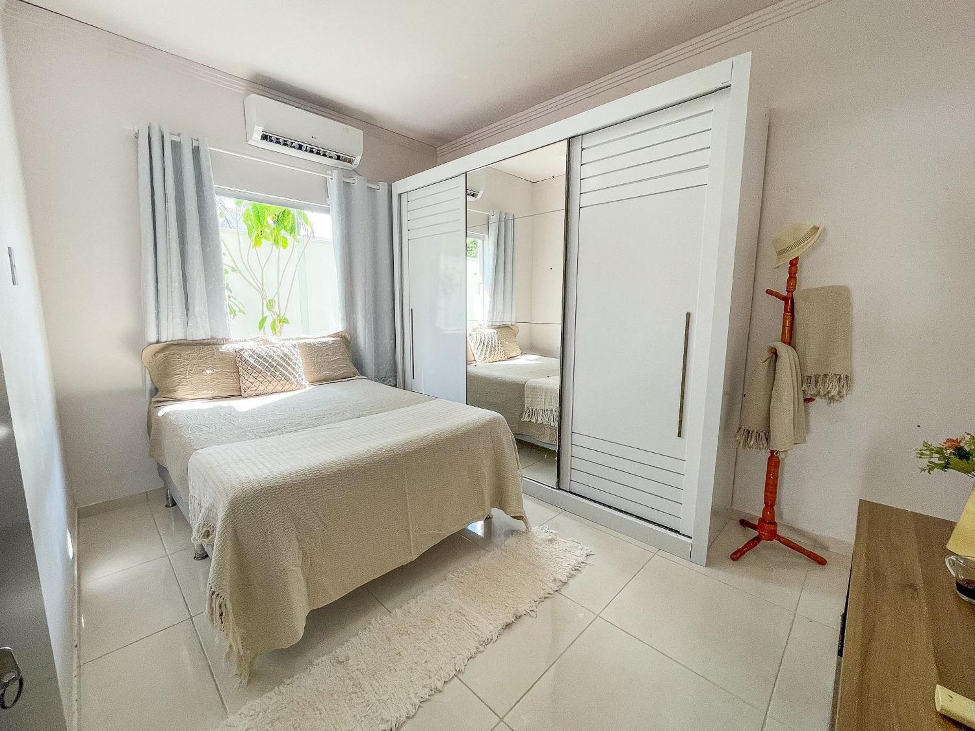 Casa Privativa De 3 Quartos Com Piscina Com Aquecimento Solar A 800m Praias De Taperapuan, Ar Condicionado, Wifi 110mbps, Churrasqueira, Garagem 02 Carros Casa de Férias